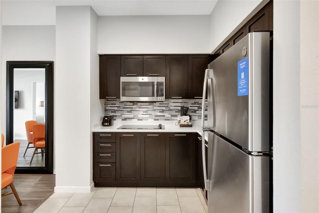 For Sale: $141,000 (1 beds, 1 baths, 751 Square Feet)