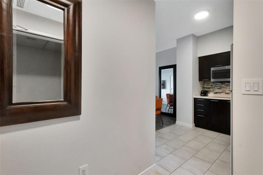For Sale: $141,000 (1 beds, 1 baths, 751 Square Feet)