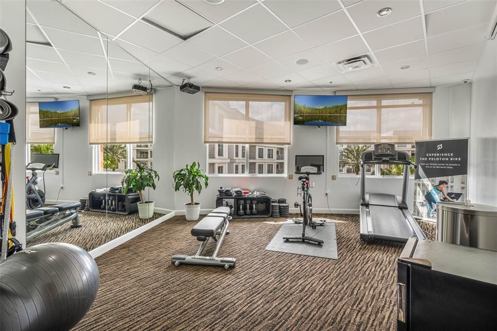 For Sale: $141,000 (1 beds, 1 baths, 751 Square Feet)