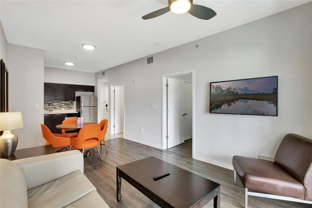 For Sale: $141,000 (1 beds, 1 baths, 751 Square Feet)