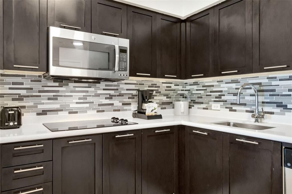 For Sale: $141,000 (1 beds, 1 baths, 751 Square Feet)