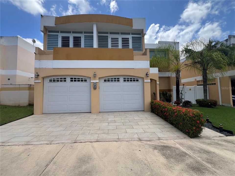 Vendido Recientemente: $360,000 (4 camas, 2 baños, 1563 Pies cuadrados)