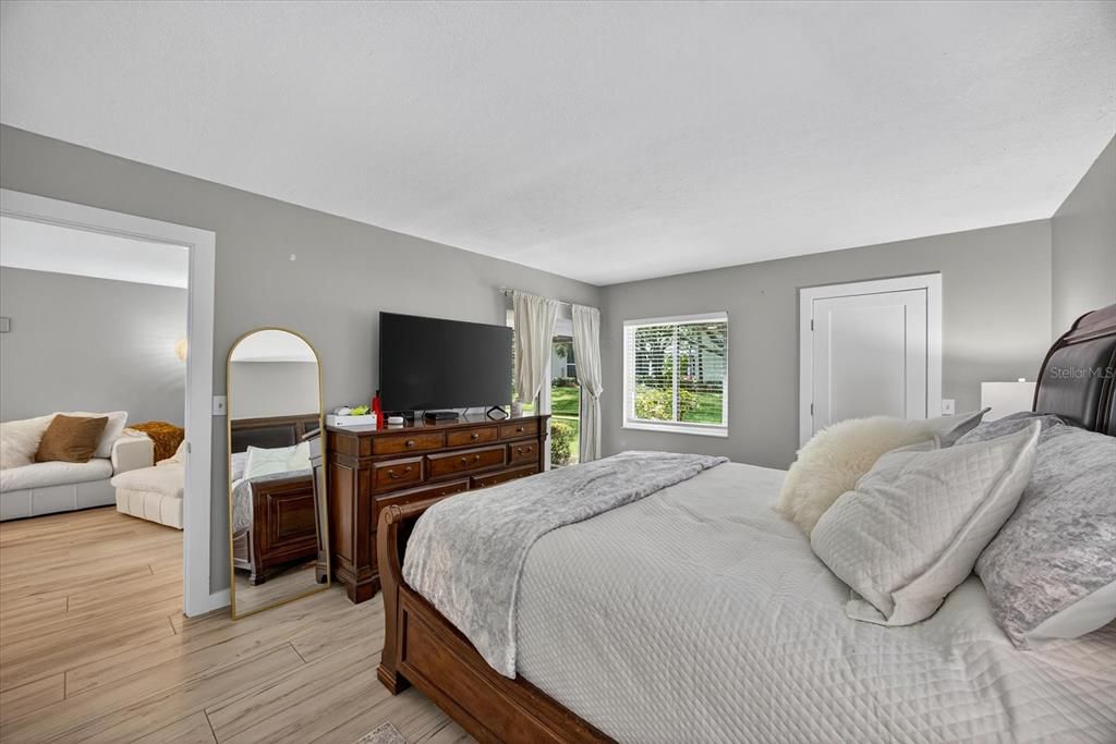 Под контрактом: $199,999 (2 спален, 2 ванн, 1054 Квадратных фут)