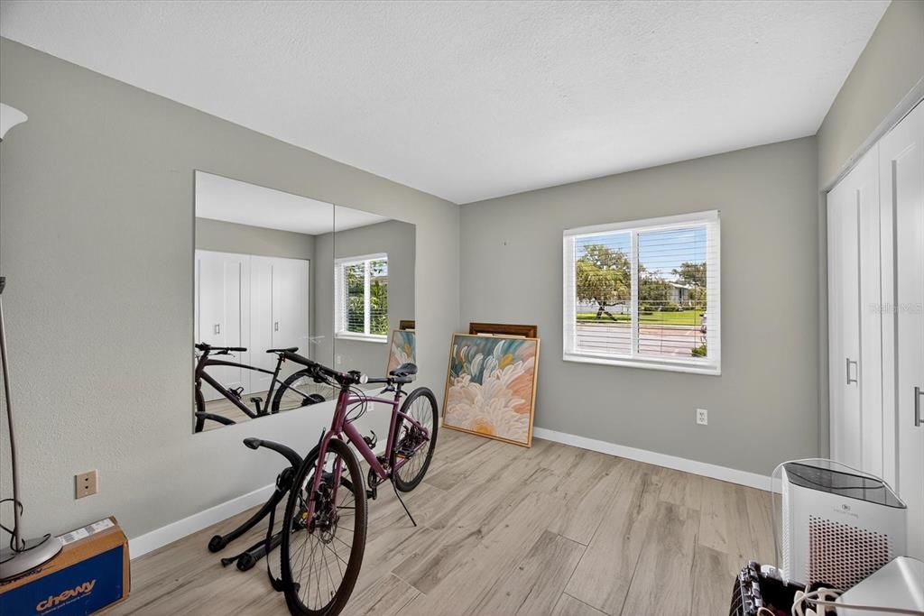 Под контрактом: $199,999 (2 спален, 2 ванн, 1054 Квадратных фут)