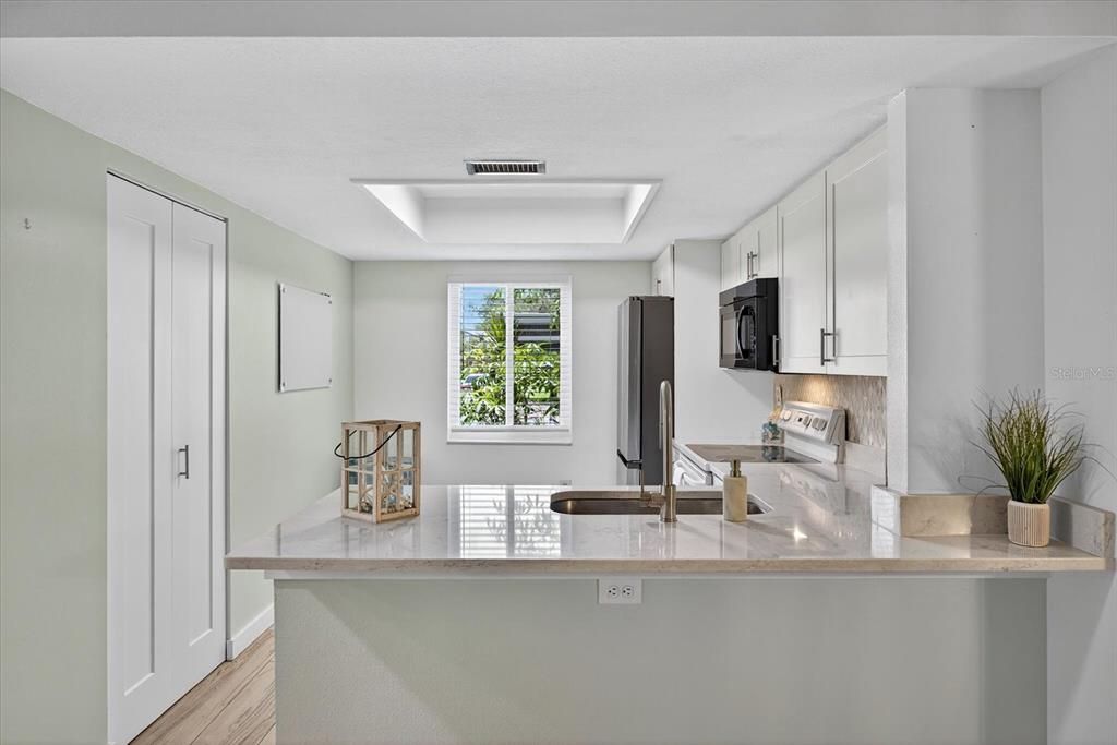 Под контрактом: $199,999 (2 спален, 2 ванн, 1054 Квадратных фут)