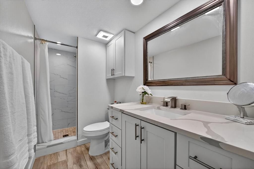 Под контрактом: $199,999 (2 спален, 2 ванн, 1054 Квадратных фут)