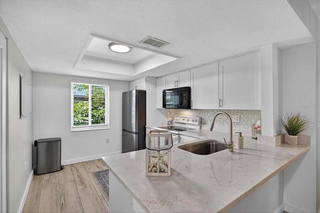 Под контрактом: $199,999 (2 спален, 2 ванн, 1054 Квадратных фут)