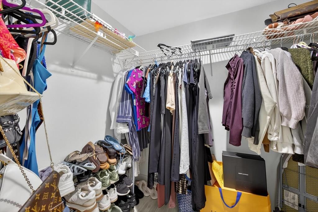 Под контрактом: $199,999 (2 спален, 2 ванн, 1054 Квадратных фут)