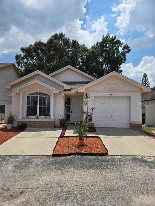 最近售出: $285,000 (2 贝兹, 2 浴室, 997 平方英尺)