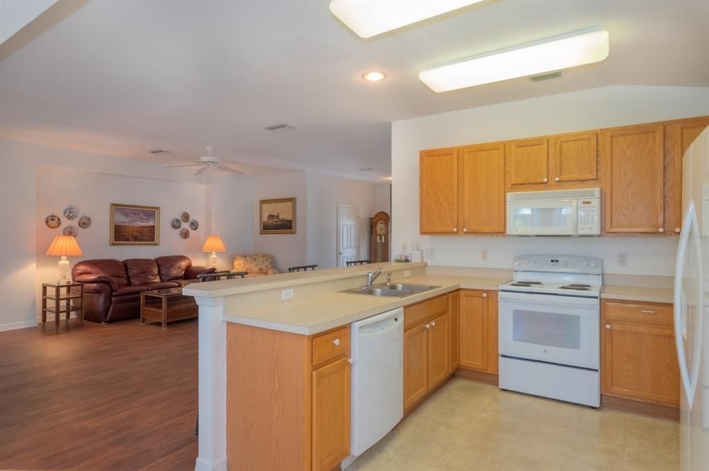 Active With Contract: $248,000 (2 beds, 2 baths, 1575 Square Feet)