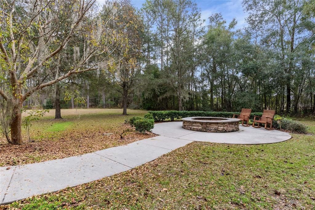 待售: $295,000 (2.29 acres)