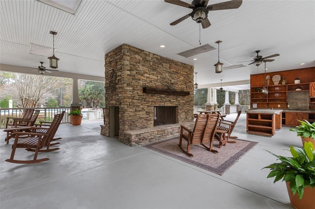 待售: $295,000 (2.29 acres)