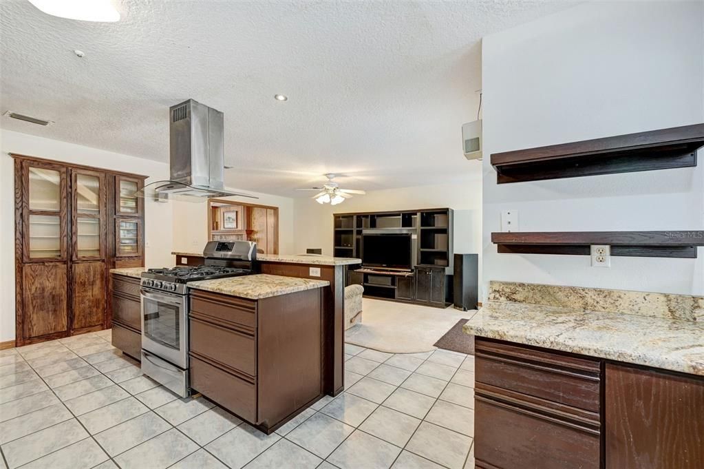 待售: $655,000 (4 贝兹, 3 浴室, 3966 平方英尺)