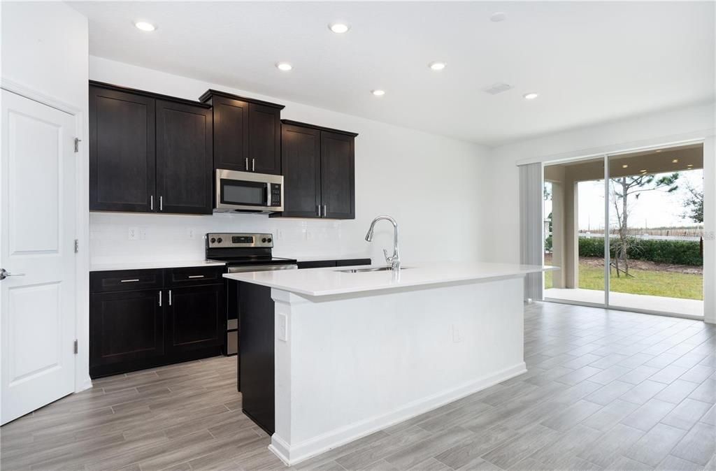 En Venta: $529,900 (5 camas, 3 baños, 3599 Pies cuadrados)