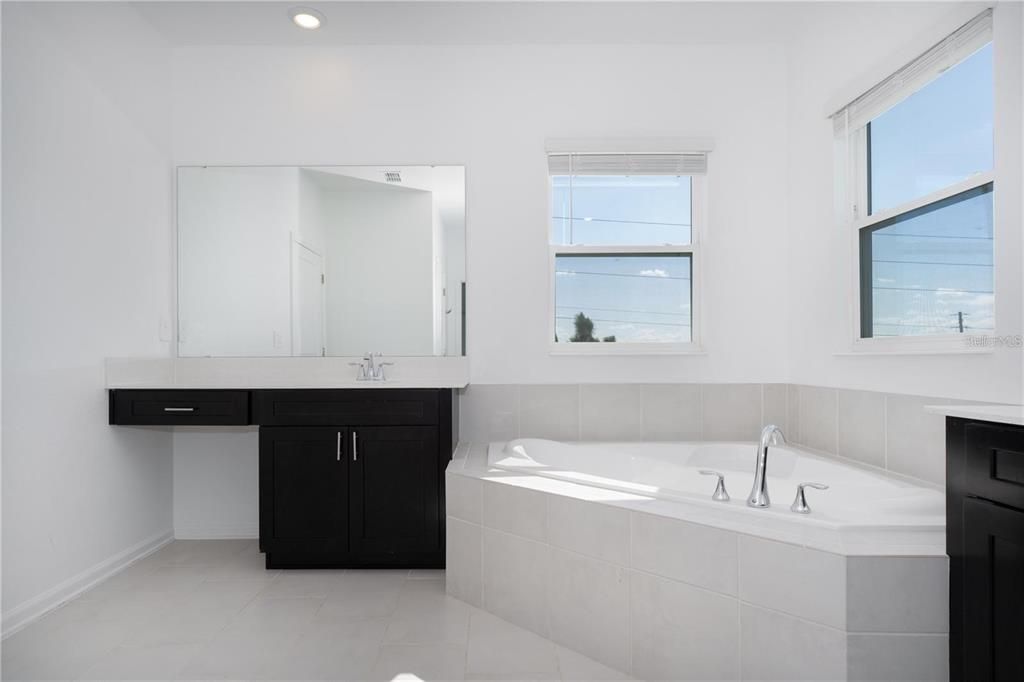 En Venta: $529,900 (5 camas, 3 baños, 3599 Pies cuadrados)