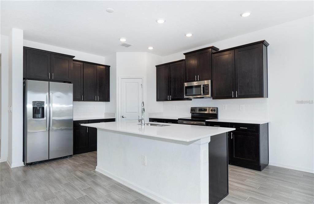 En Venta: $529,900 (5 camas, 3 baños, 3599 Pies cuadrados)