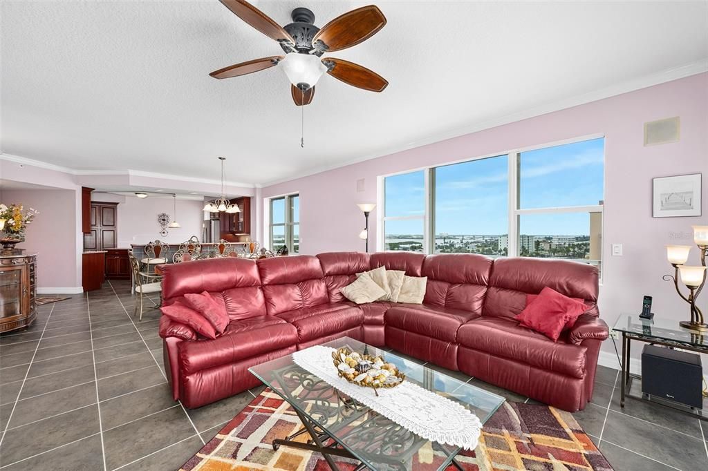 En Venta: $1,279,000 (3 camas, 3 baños, 2680 Pies cuadrados)