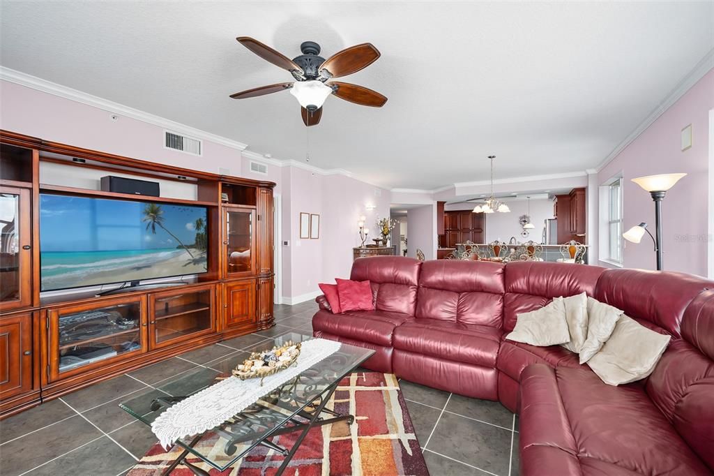 En Venta: $1,279,000 (3 camas, 3 baños, 2680 Pies cuadrados)