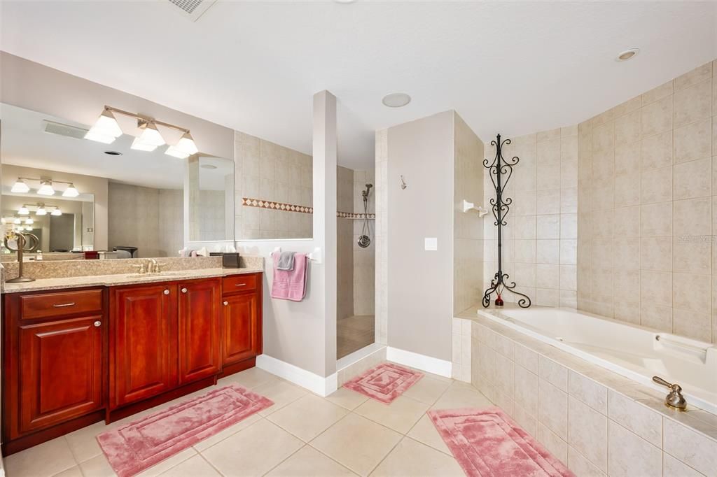 En Venta: $1,279,000 (3 camas, 3 baños, 2680 Pies cuadrados)