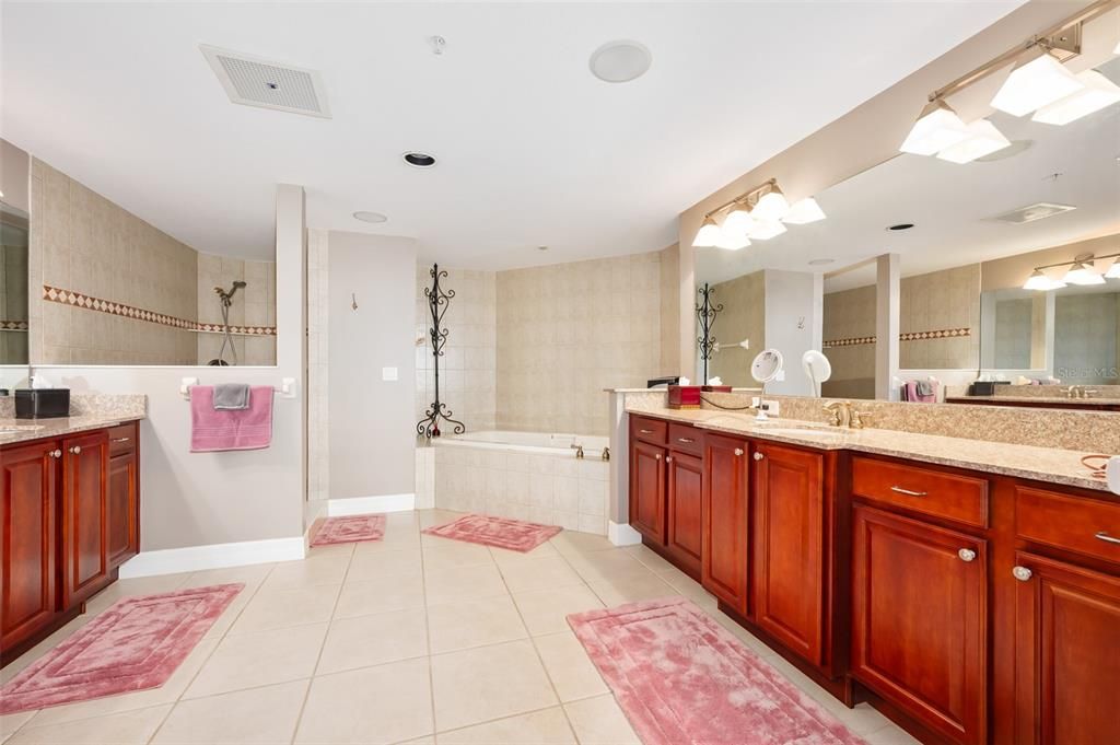 En Venta: $1,279,000 (3 camas, 3 baños, 2680 Pies cuadrados)