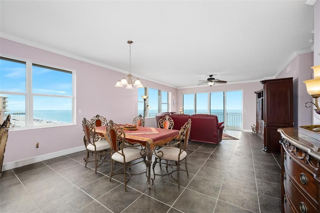 En Venta: $1,279,000 (3 camas, 3 baños, 2680 Pies cuadrados)