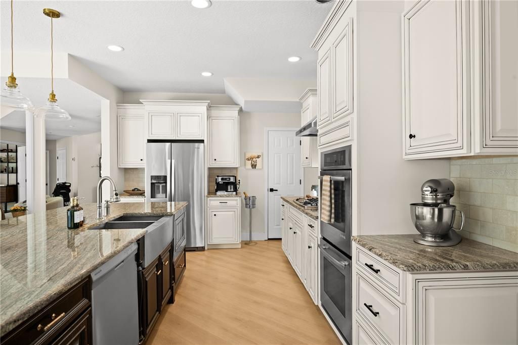 合同活跃: $899,000 (4 贝兹, 4 浴室, 2738 平方英尺)