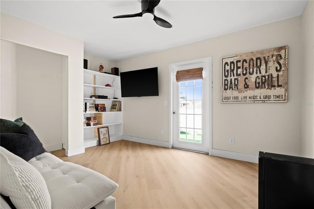 合同活跃: $899,000 (4 贝兹, 4 浴室, 2738 平方英尺)