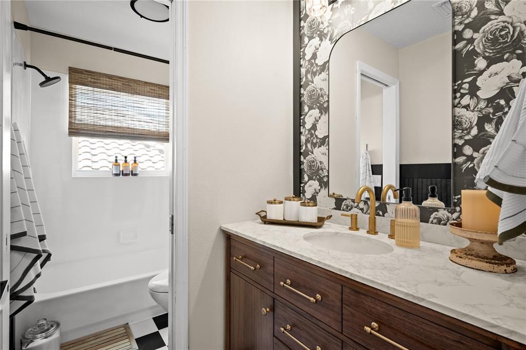 合同活跃: $899,000 (4 贝兹, 4 浴室, 2738 平方英尺)