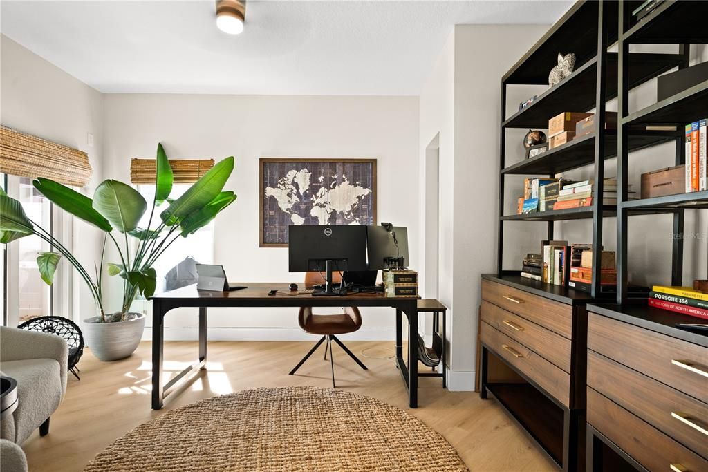 合同活跃: $899,000 (4 贝兹, 4 浴室, 2738 平方英尺)