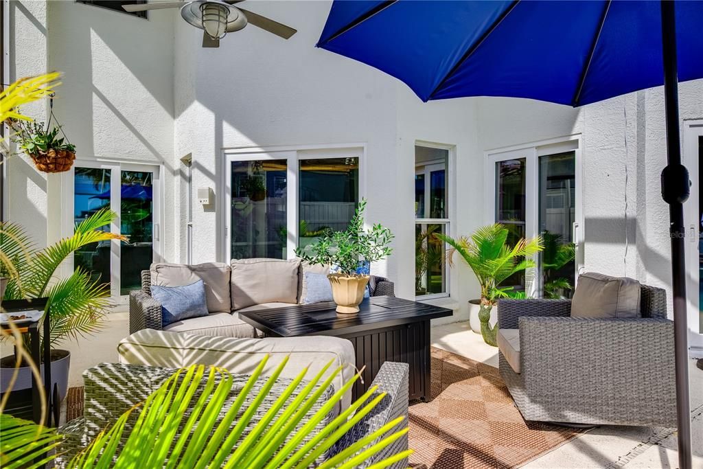 合同活跃: $899,000 (4 贝兹, 4 浴室, 2738 平方英尺)