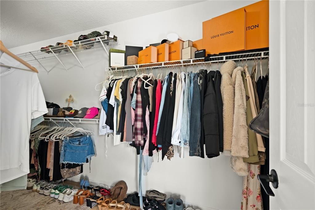 合同活跃: $899,000 (4 贝兹, 4 浴室, 2738 平方英尺)