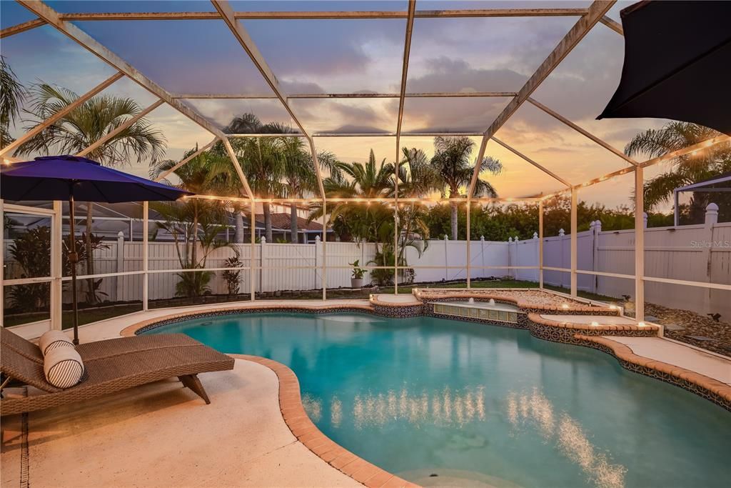 合同活跃: $899,000 (4 贝兹, 4 浴室, 2738 平方英尺)