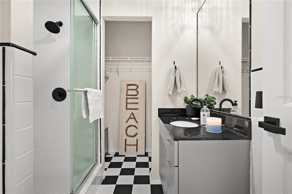 合同活跃: $899,000 (4 贝兹, 4 浴室, 2738 平方英尺)