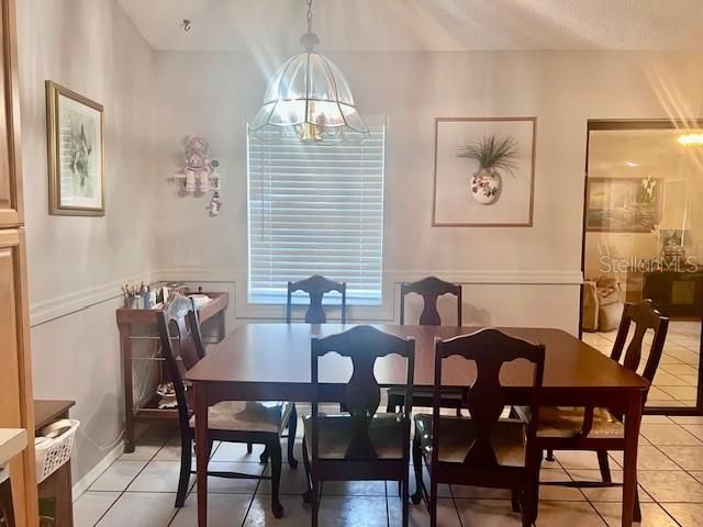 For Sale: $325,000 (3 beds, 2 baths, 1337 Square Feet)