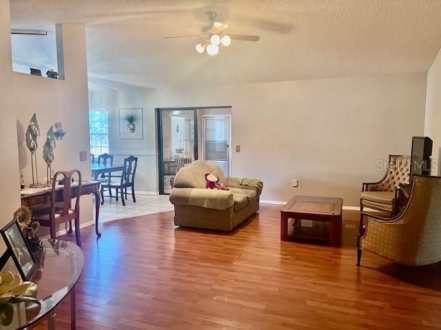 For Sale: $325,000 (3 beds, 2 baths, 1337 Square Feet)