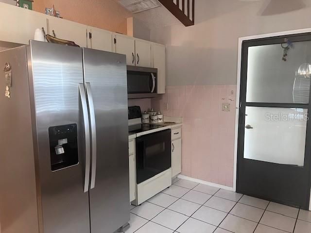 For Sale: $325,000 (3 beds, 2 baths, 1337 Square Feet)