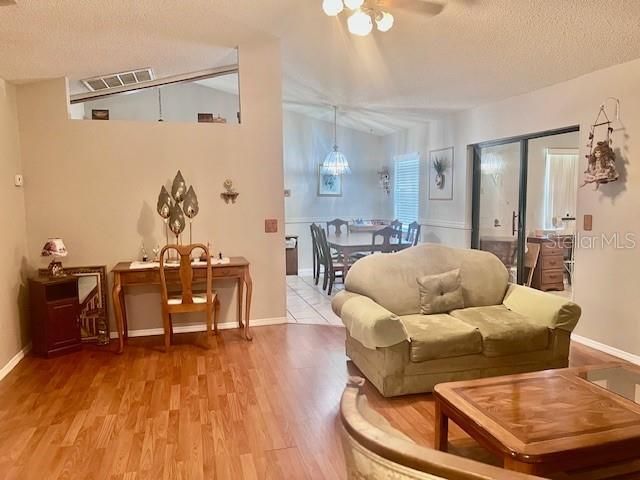 For Sale: $325,000 (3 beds, 2 baths, 1337 Square Feet)