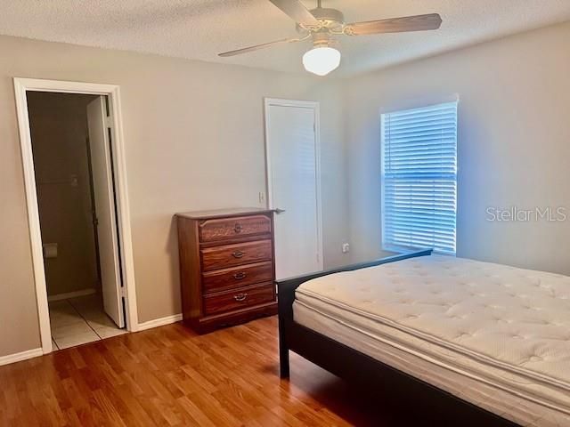 For Sale: $325,000 (3 beds, 2 baths, 1337 Square Feet)