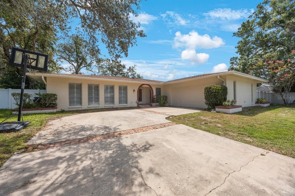 Recently Sold: $585,000 (4 beds, 3 baths, 2456 Square Feet)