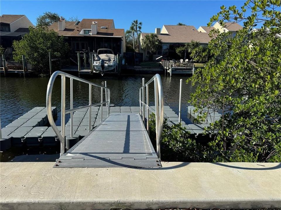 Active With Contract: $279,000 (2 beds, 2 baths, 1140 Square Feet)