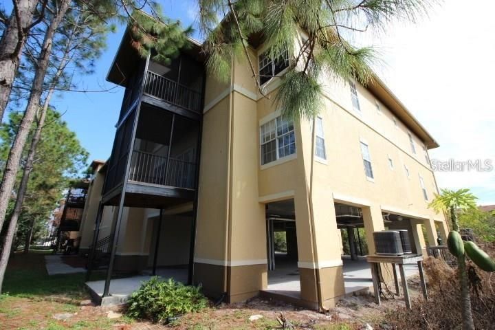 Active With Contract: $279,000 (2 beds, 2 baths, 1140 Square Feet)