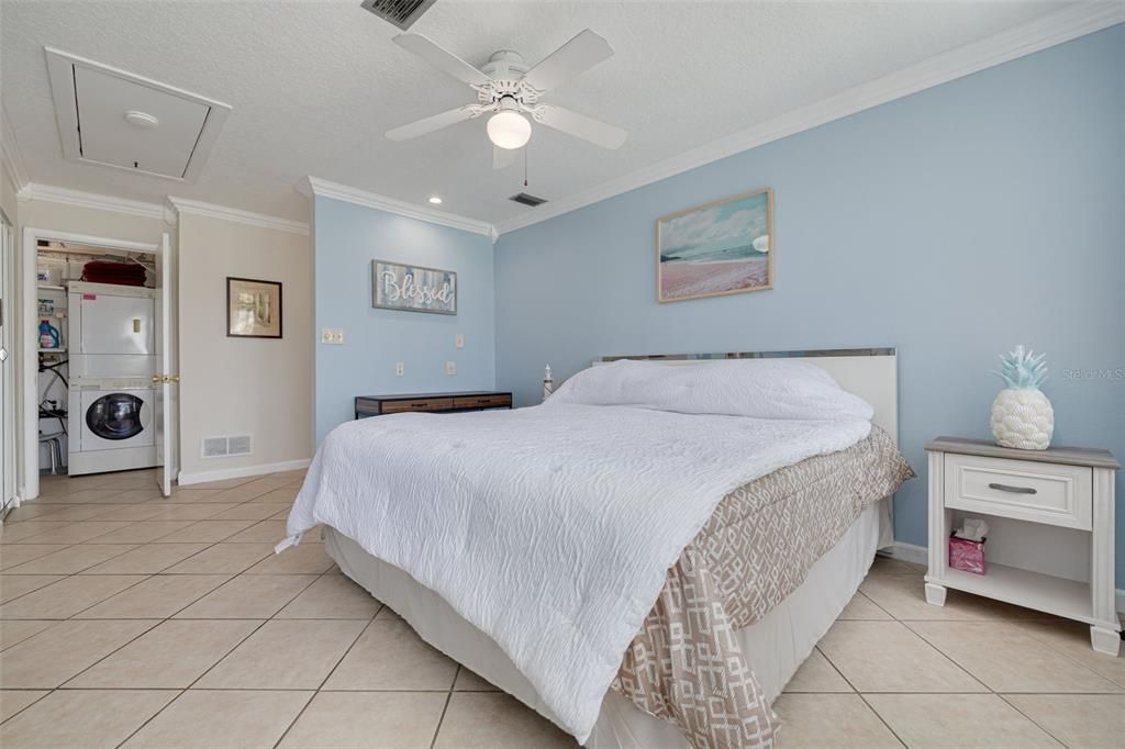 For Sale: $149,900 (1 beds, 1 baths, 825 Square Feet)