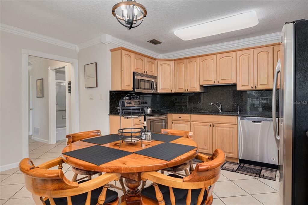 For Sale: $149,900 (1 beds, 1 baths, 825 Square Feet)