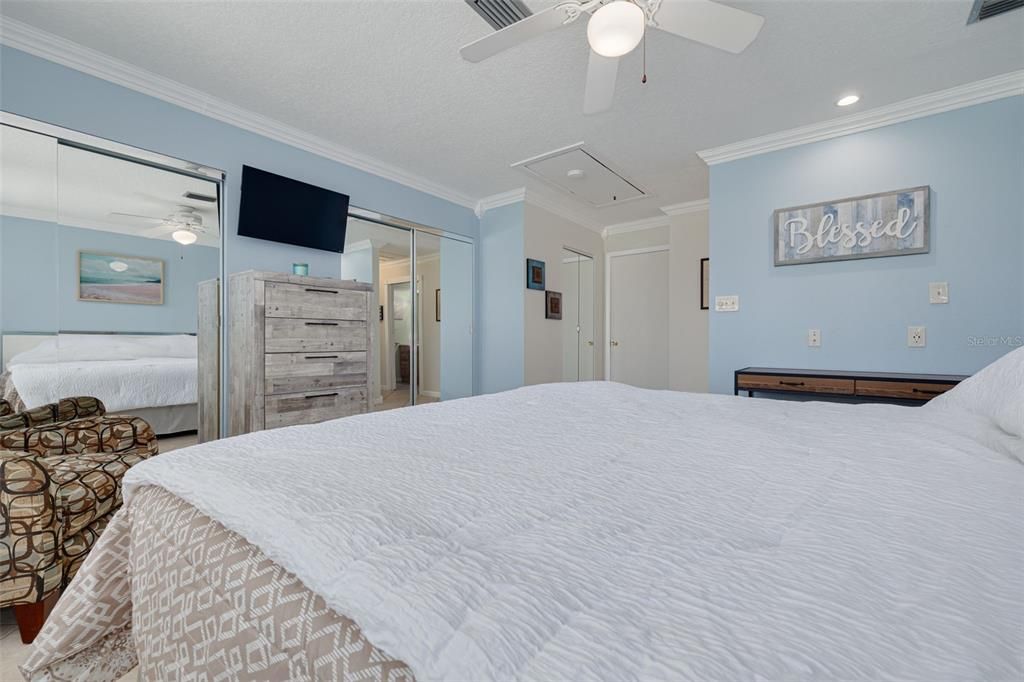 For Sale: $149,900 (1 beds, 1 baths, 825 Square Feet)