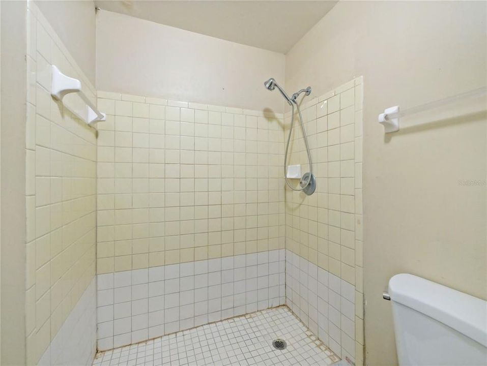 Activo con contrato: $155,000 (2 camas, 2 baños, 846 Pies cuadrados)