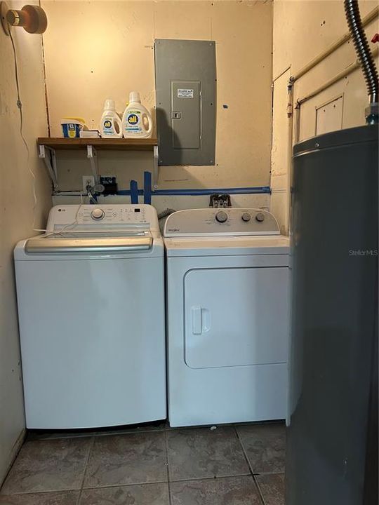 待售: $215,000 (3 贝兹, 2 浴室, 1584 平方英尺)