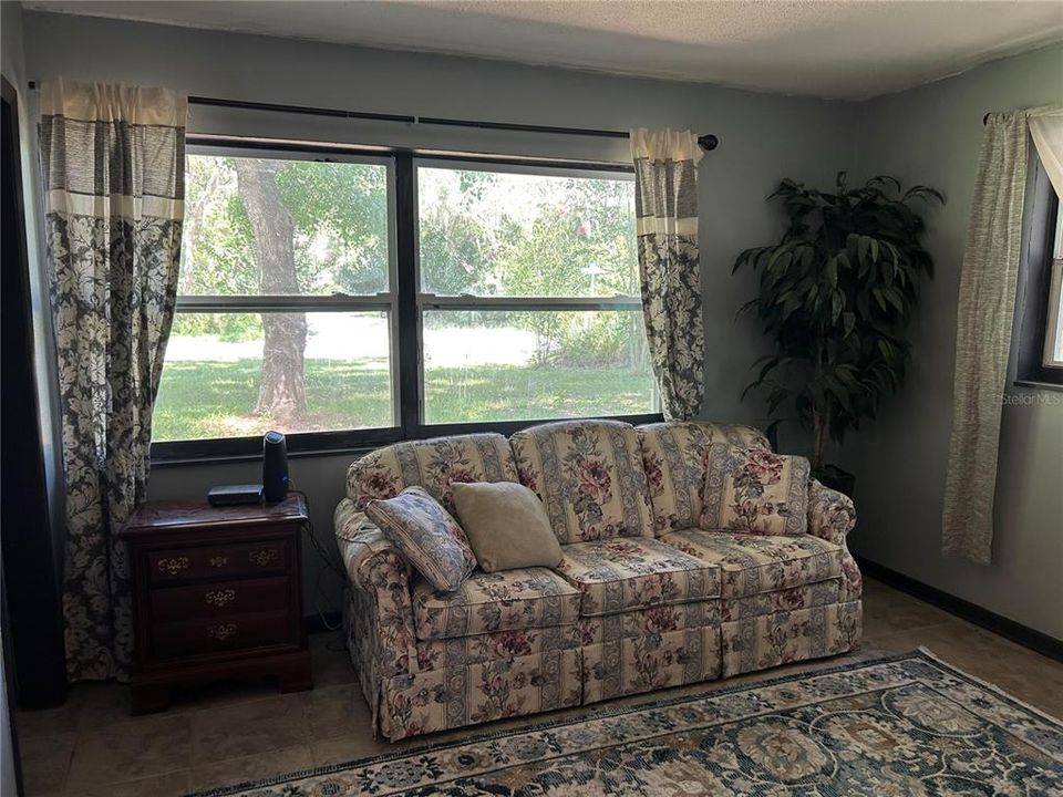 待售: $215,000 (3 贝兹, 2 浴室, 1584 平方英尺)