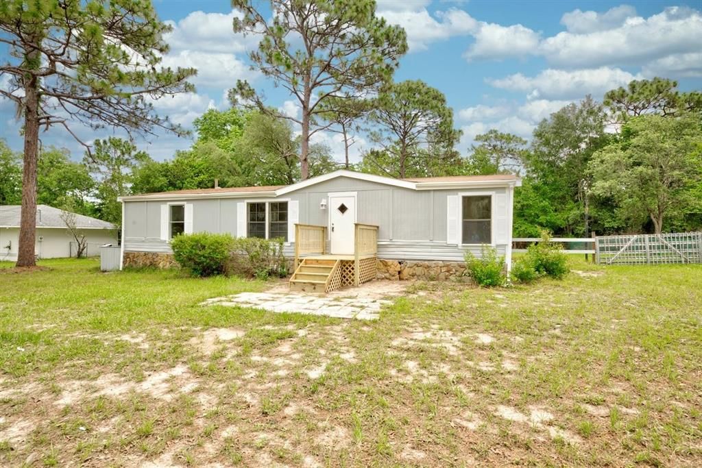 For Rent: $1,500 (3 beds, 2 baths, 1152 Square Feet)