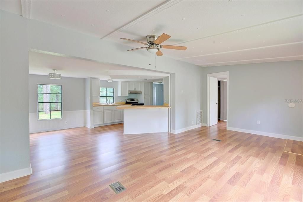 For Rent: $1,500 (3 beds, 2 baths, 1152 Square Feet)