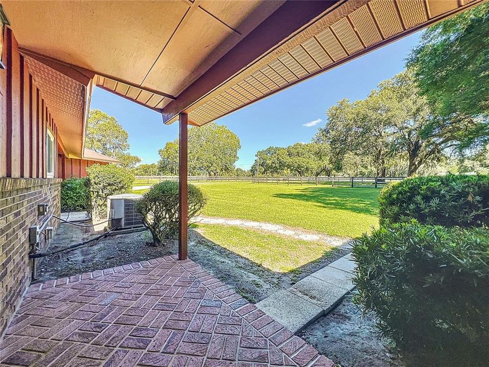 Active With Contract: $2,750 (3 beds, 1 baths, 1933 Square Feet)